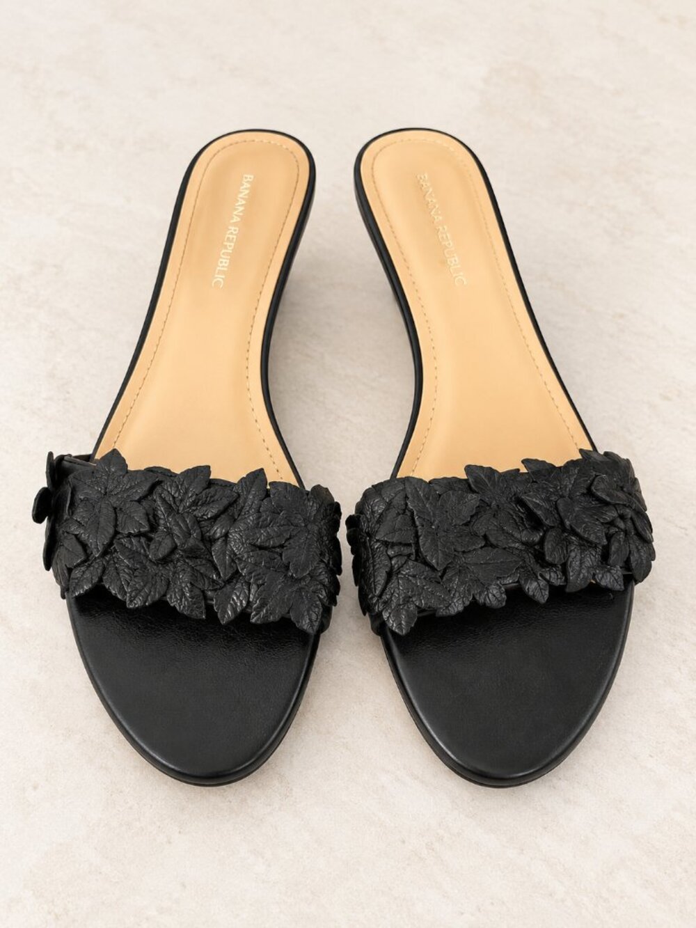 Pour La Victoire Lani Black Leather Floral Slide Sandals Womens Size 8.5